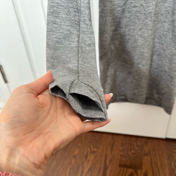 Lululemon Swiftly Tech Long sleeve size 2 *LIKE NEW - Picture 4 of 5